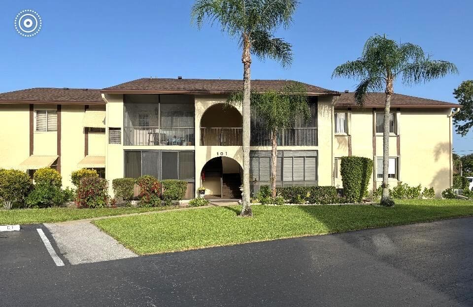 101 LAKE PINE Circle # 2, FL 33463