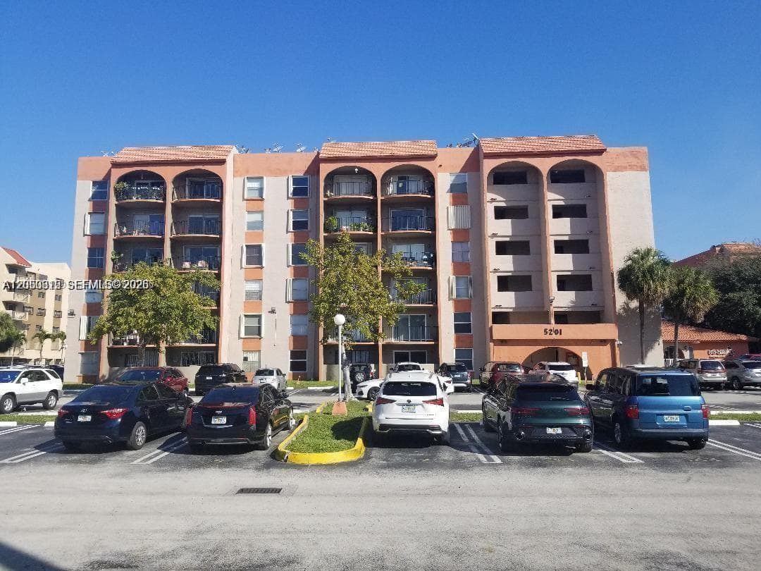 5201 NW 7th St # 408, Miami, FL 33126