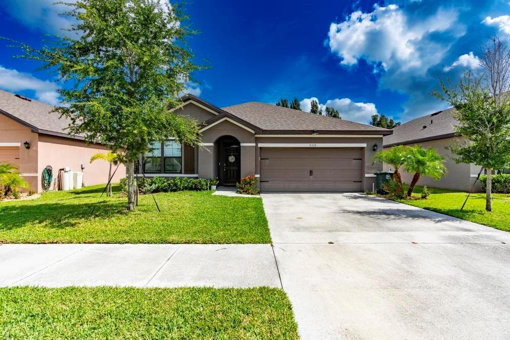 5316 AMUSEMENT Avenue, Fort Pierce FL 34947 photo 3