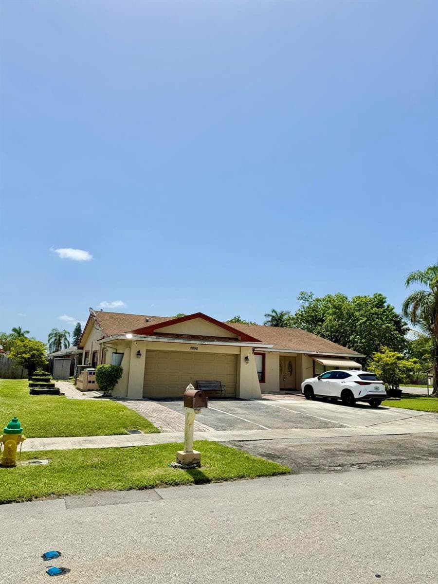 2000 NW 70th Lane, Margate FL 33063 photo 2