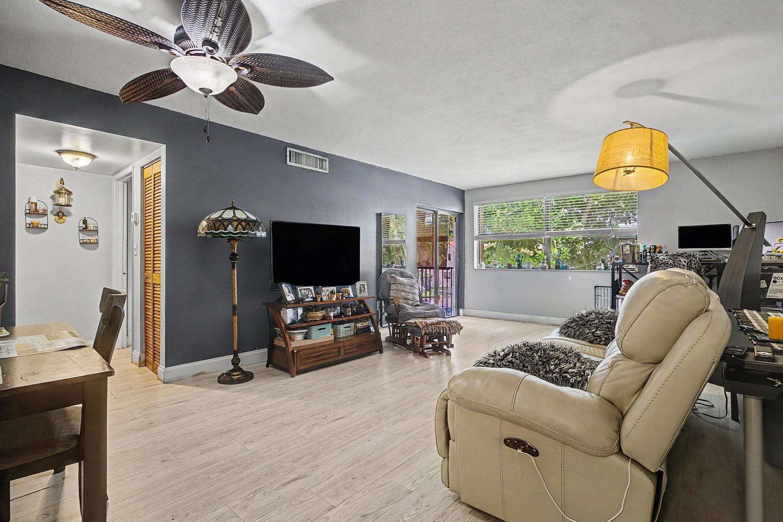 240 W Park Drive # 201-4, Miami FL 33172 photo 2