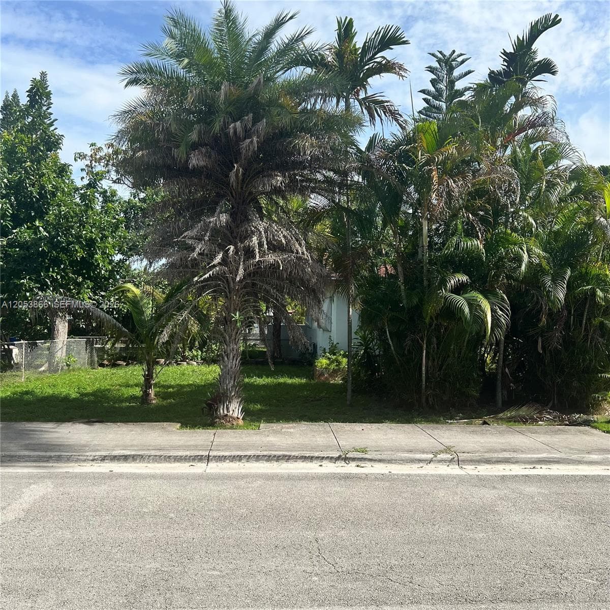1760 NE 160th St, North Miami Beach FL 33162 photo 2
