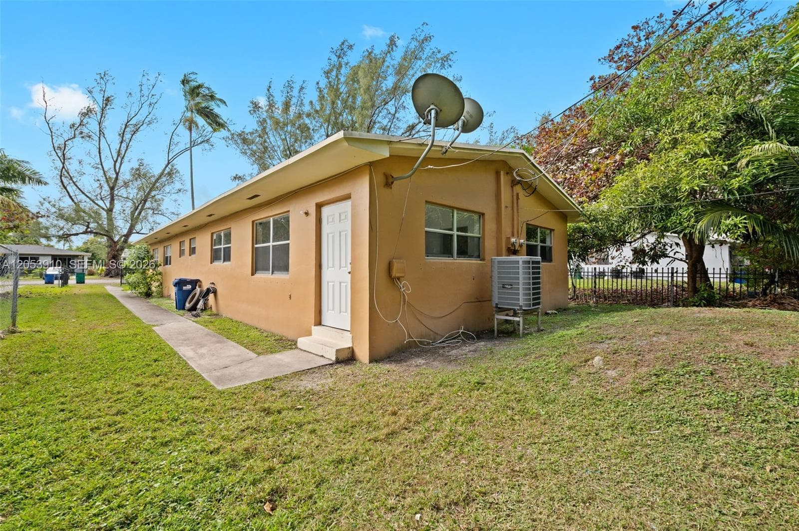 1429 NE 118th Ter, Miami FL 33161 photo 2