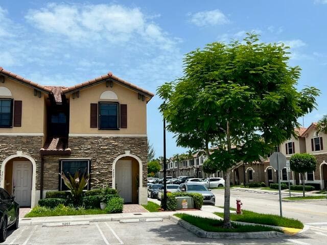 9207 W 33rd Lane, Hialeah FL 33018 photo 2