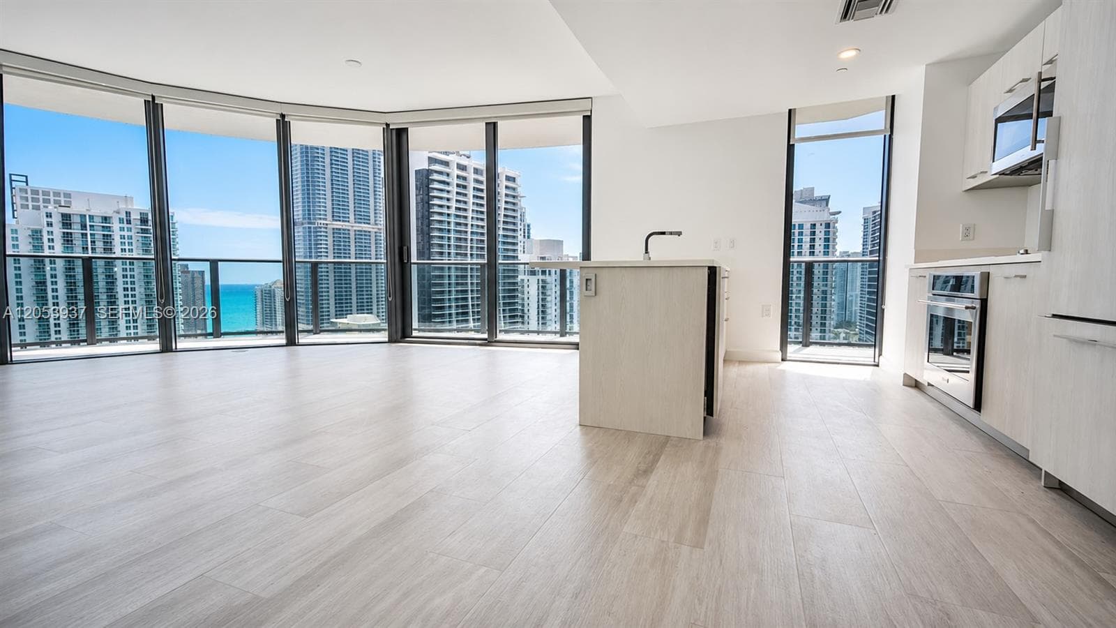 45 SW 9th St # 3303, Miami FL 33130 photo 4