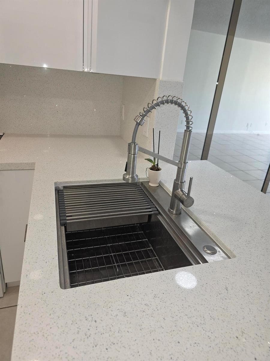 3905 N NOB HILL Road # 206, Sunrise FL 33351 photo 3