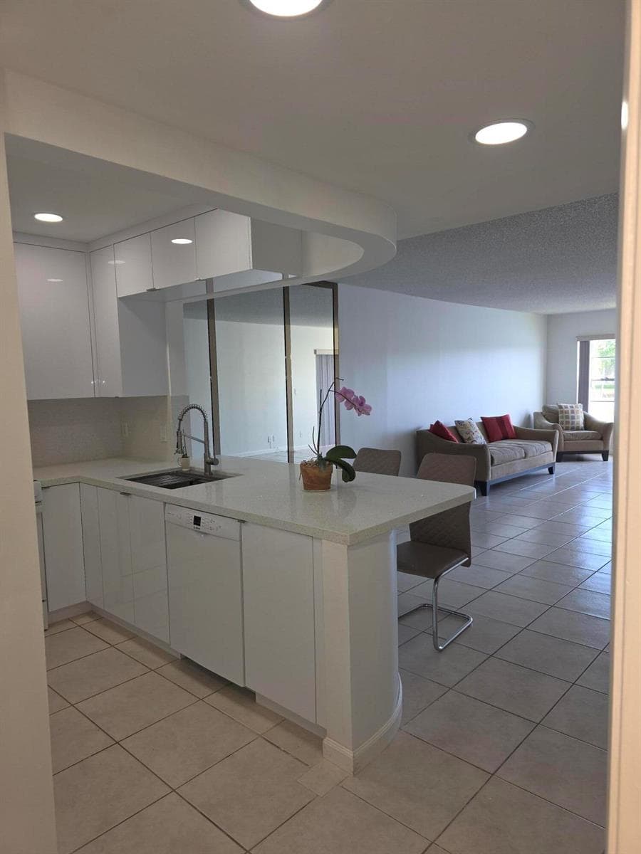 3905 N NOB HILL Road # 206, Sunrise FL 33351 photo 5