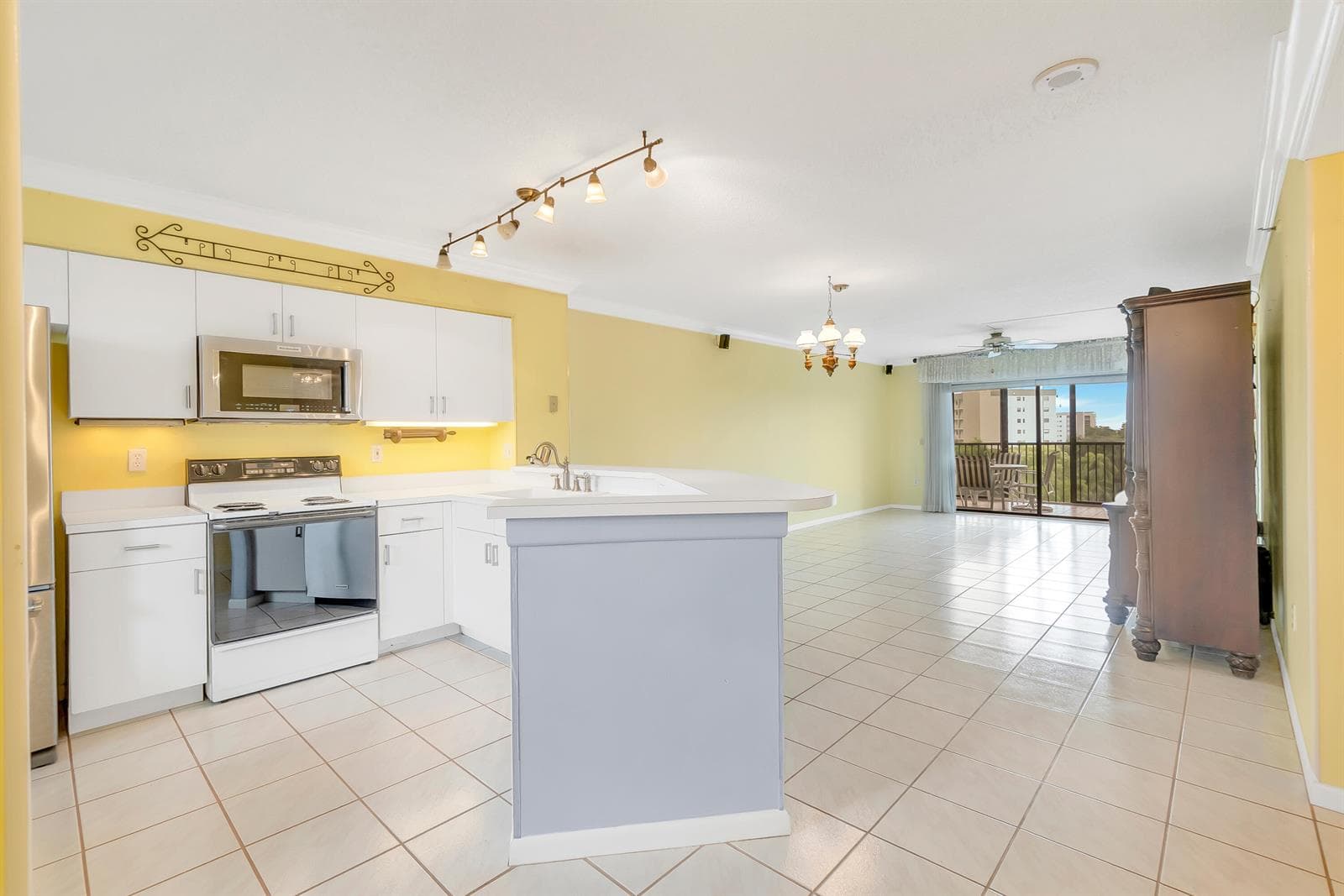 2334 S Cypress Bend Drive # 602, Pompano Beach FL 33069 photo 2