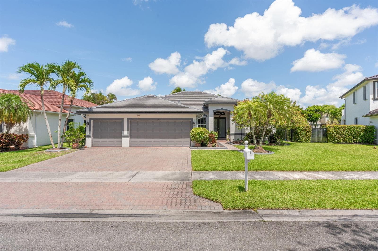 5617 NW 106TH Way, Coral Springs FL 33076 photo 2