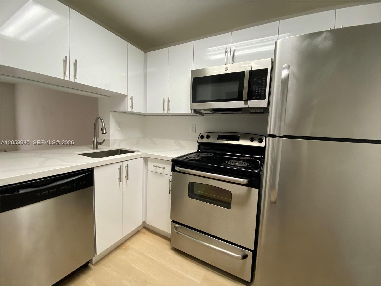 9350 Fontainebleau Blvd # 609, Miami, FL 33172 photo 5