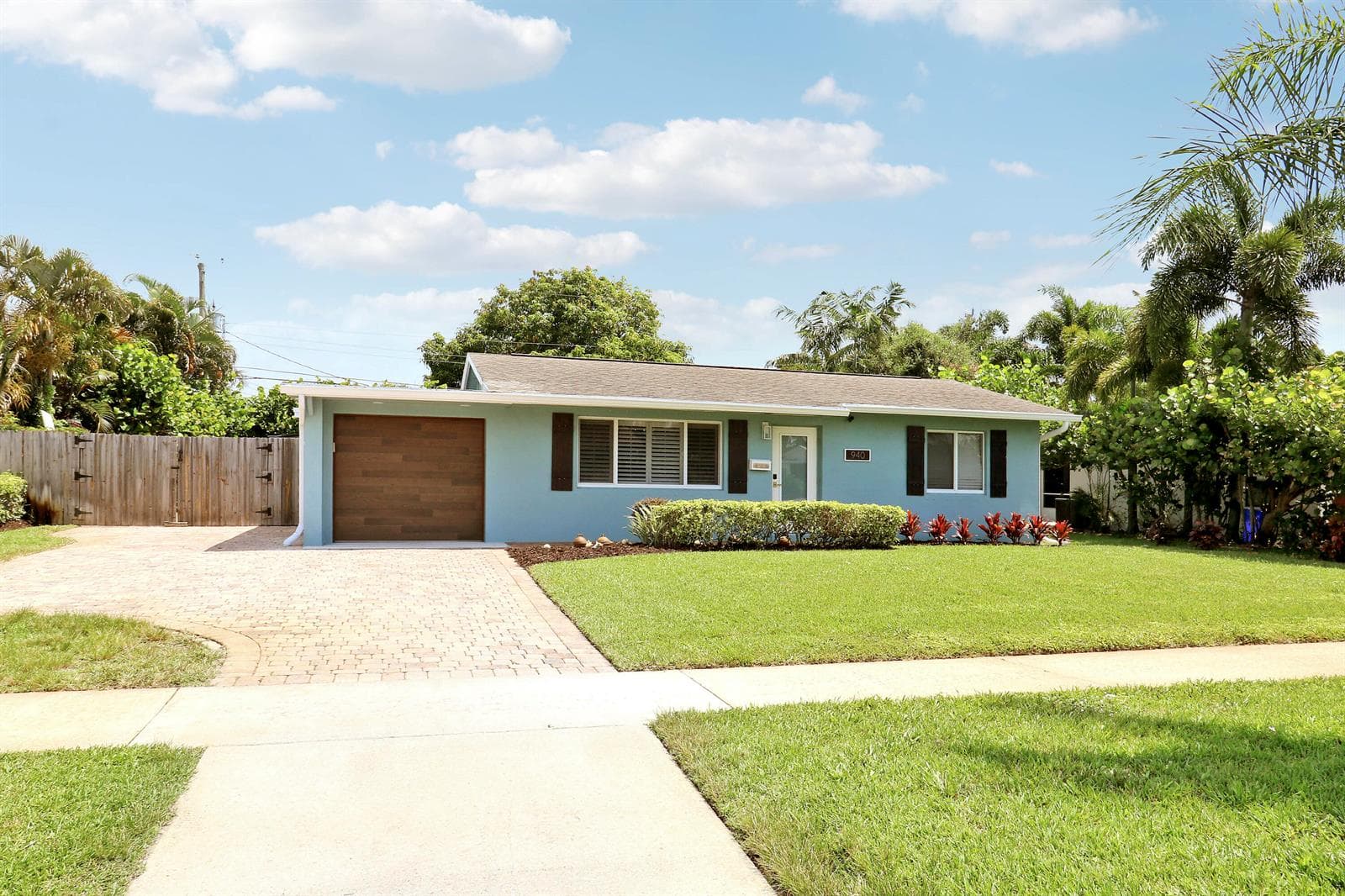940 Dogwood Road, North Palm Beach FL 33408 photo 2