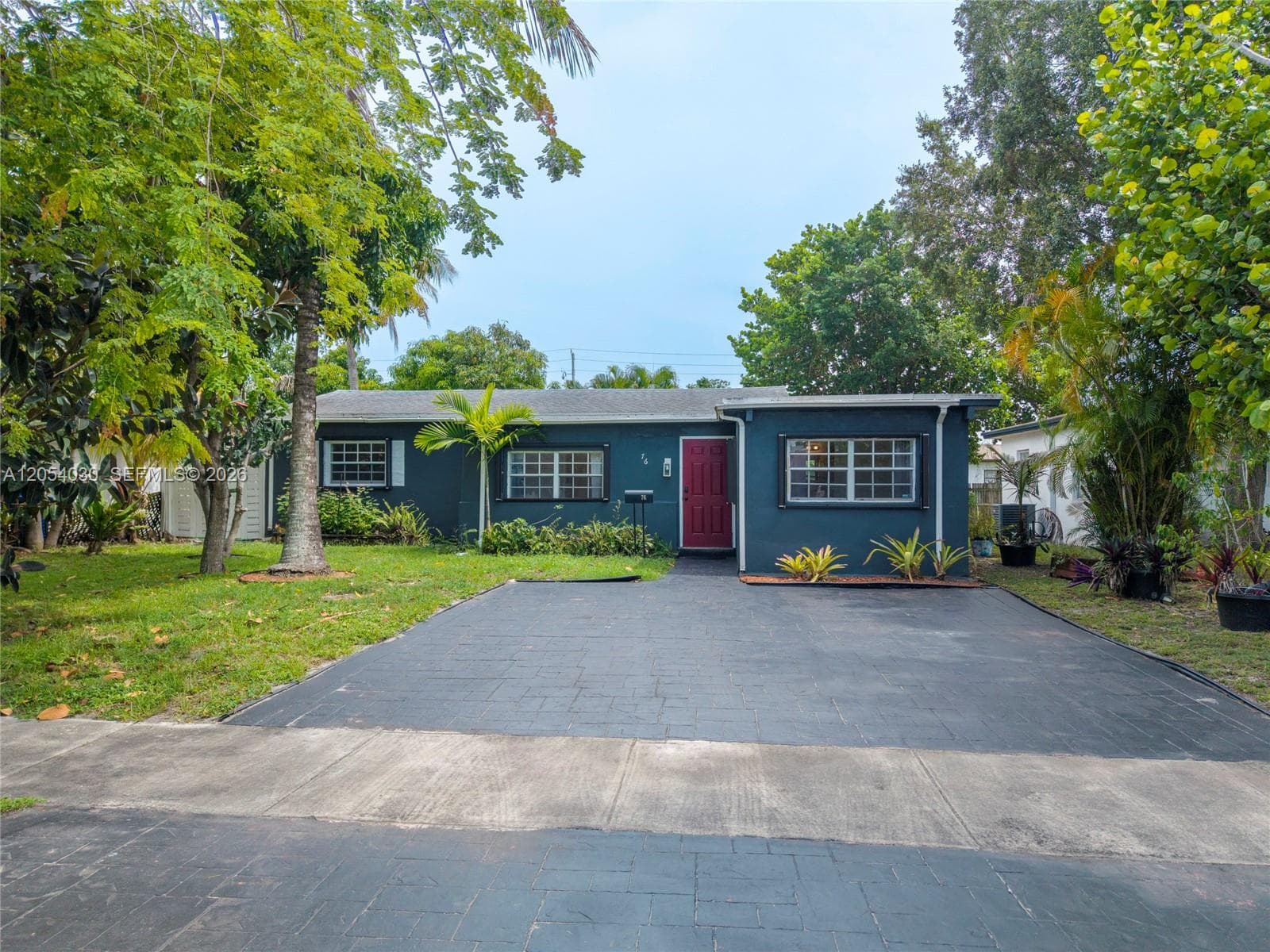 76 NE 170th St, North Miami Beach FL 33162 photo 2
