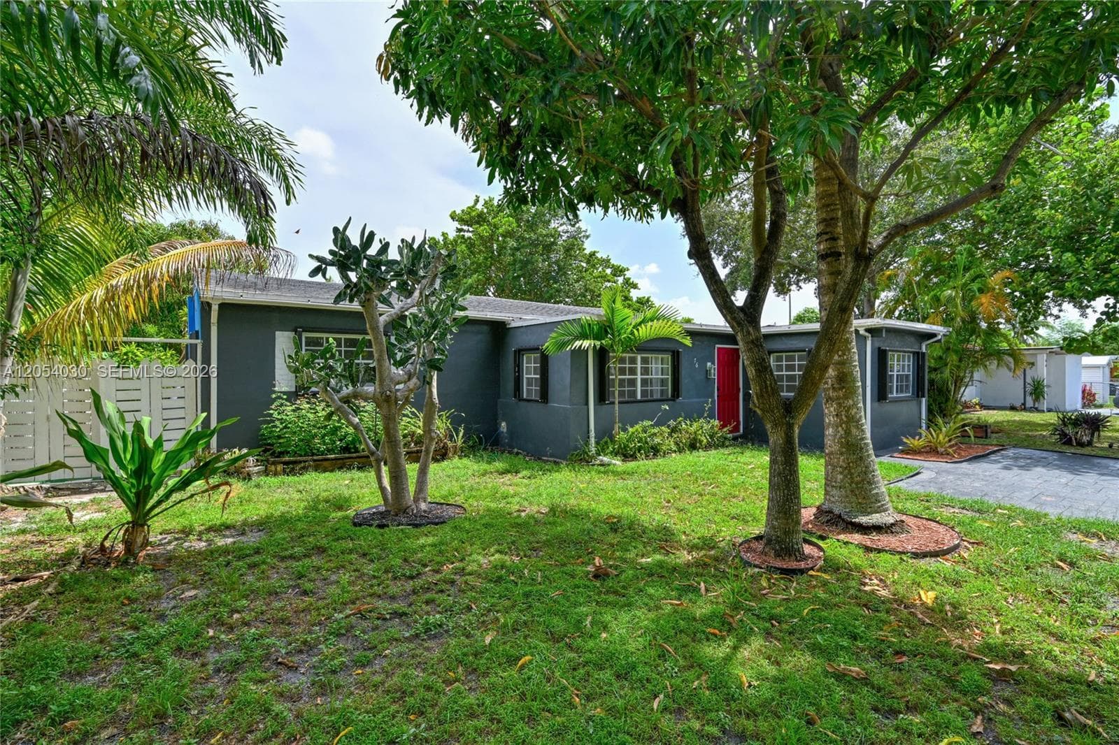 76 NE 170th St, North Miami Beach FL 33162 photo 3