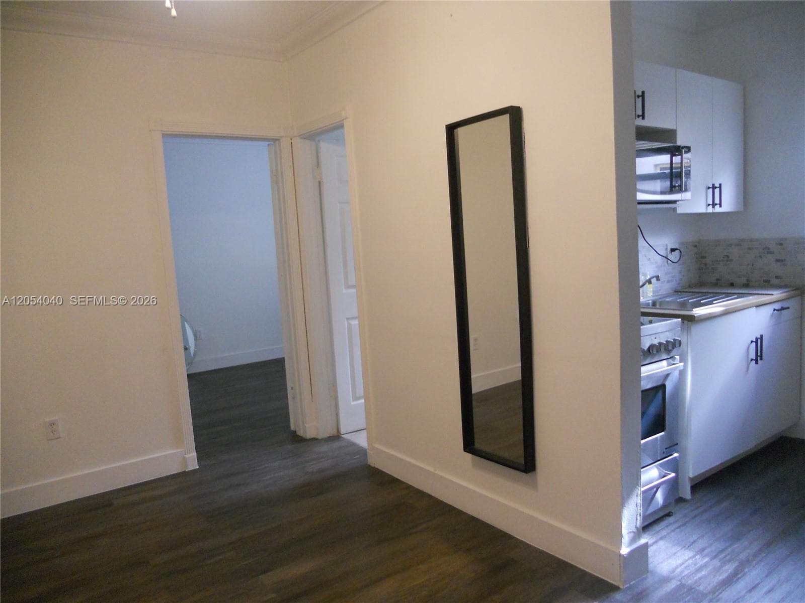 1043 NW 2nd St # 9, Miami FL 33128