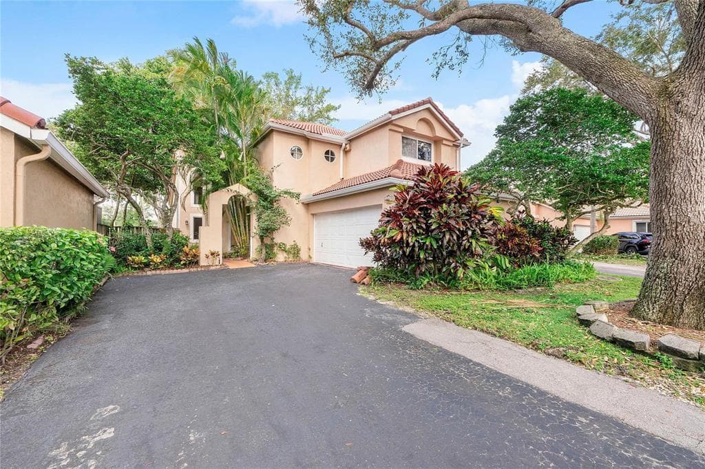 10019 NW 5 Street, Plantation FL 33324 photo 2