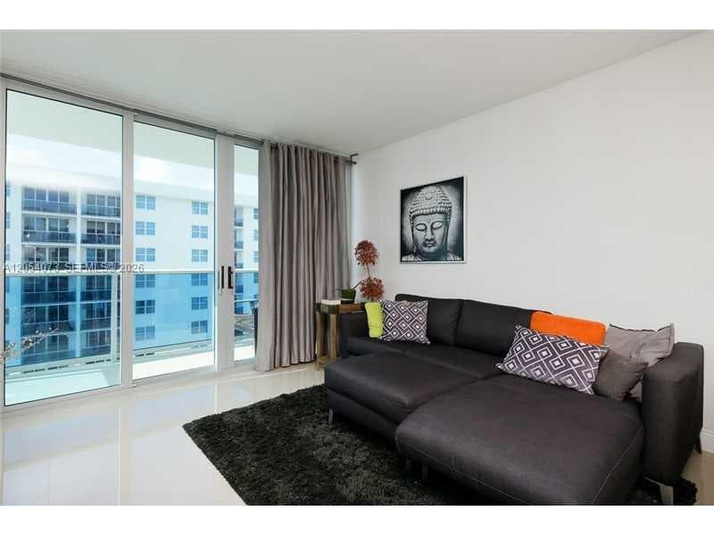 7501 E Treasure Dr # 8C, North Bay Village FL 33141 photo 3