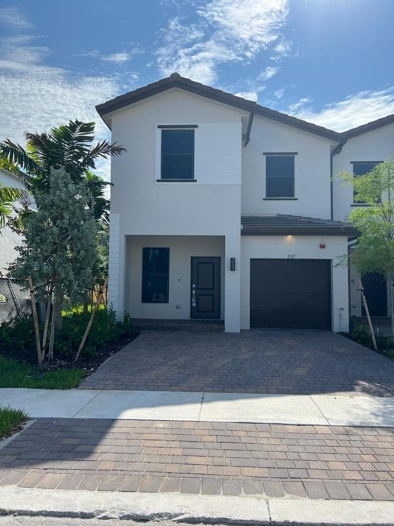 237 SW 159TH Way, Pembroke Pines FL 33027