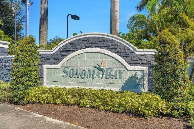 1942 Alamanda Way, Riviera Beach FL 33404 photo 3