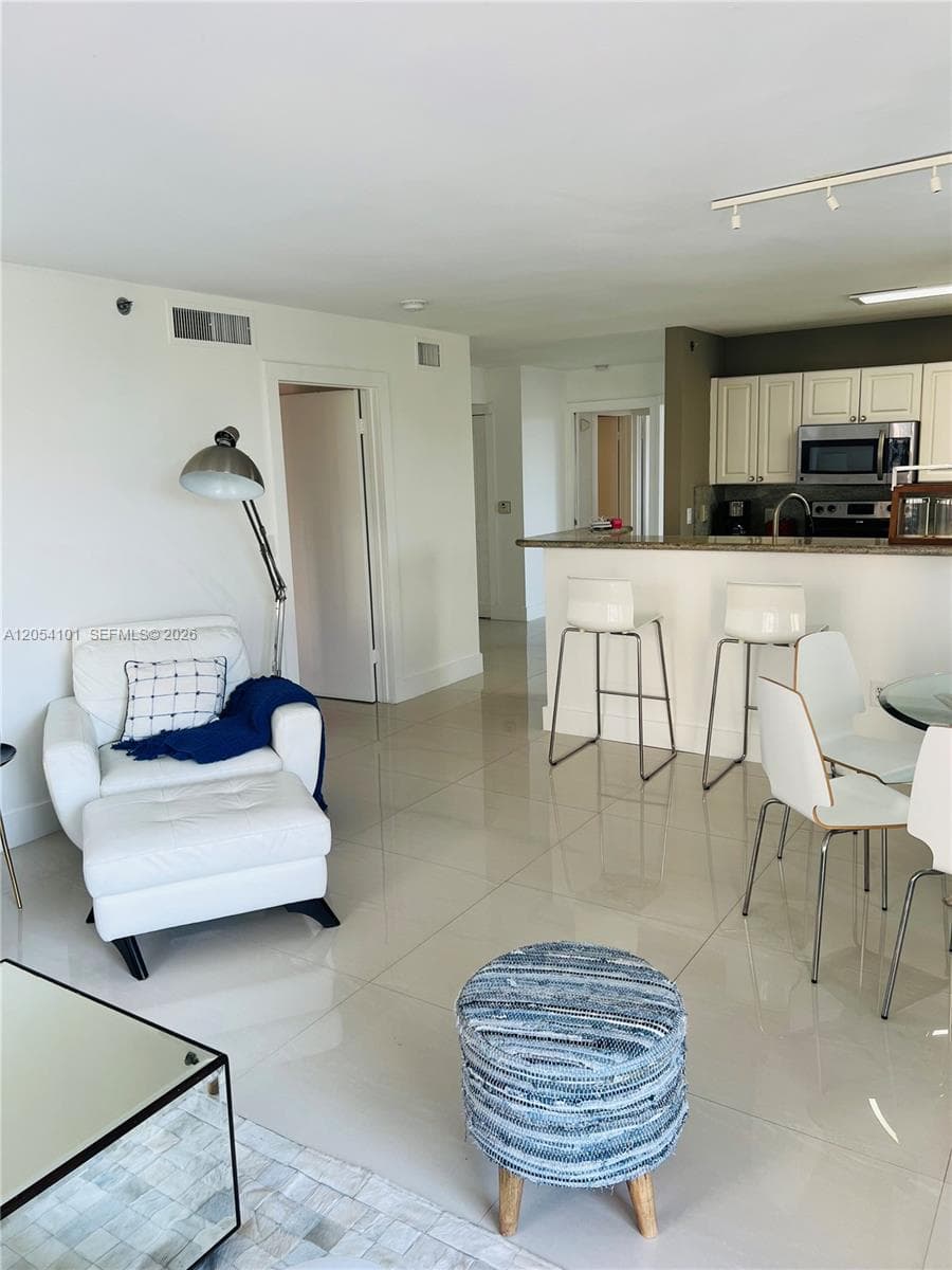 19901 E Country Club Dr # 2401, Aventura FL 33180 photo 2