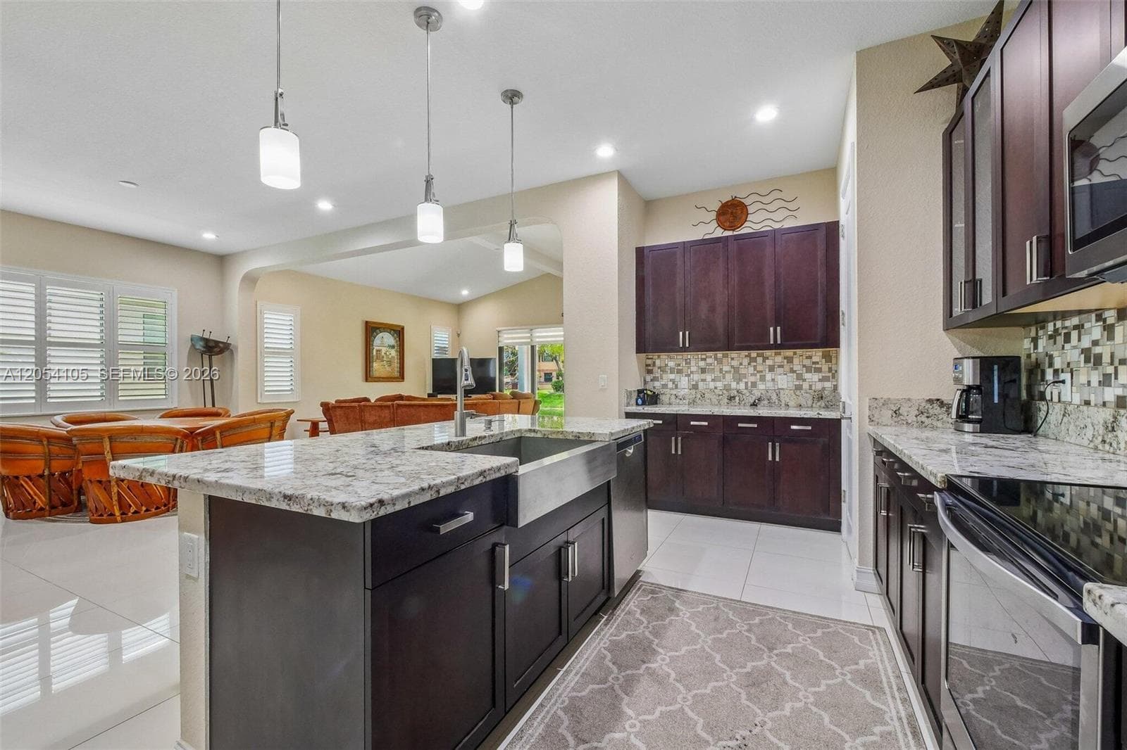 1053 SW 113th Way, Pembroke Pines FL 33025 photo 4