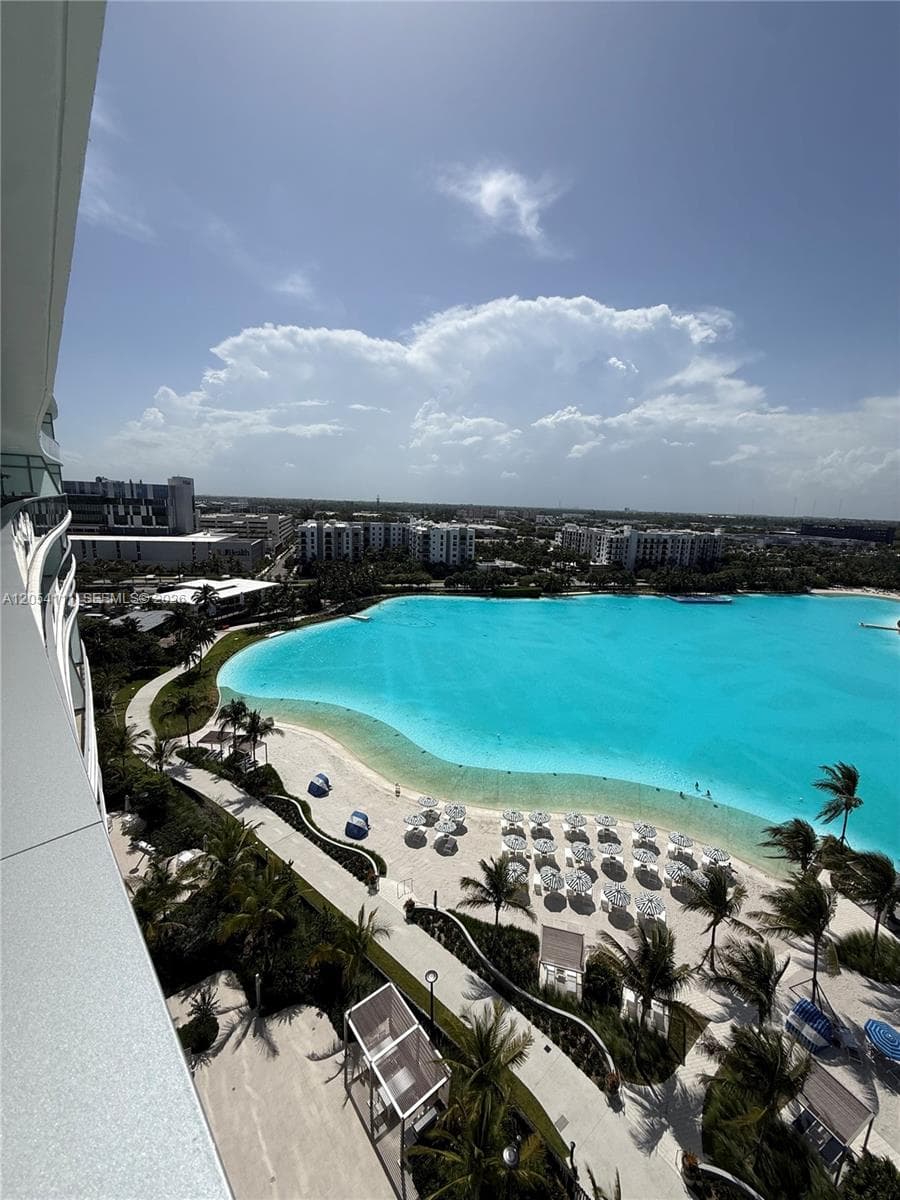 2411 Laguna Cir # 910, Miami, FL 33181 photo 2