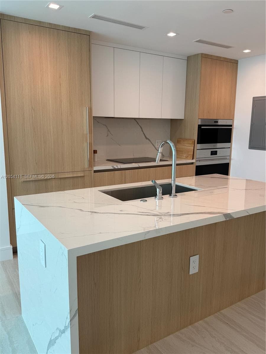 2411 Laguna Cir # 910, Miami, FL 33181 photo 5