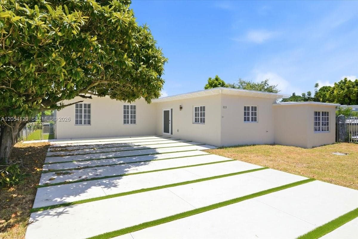 323 NW 104th Ter, Miami FL 33150 photo 2