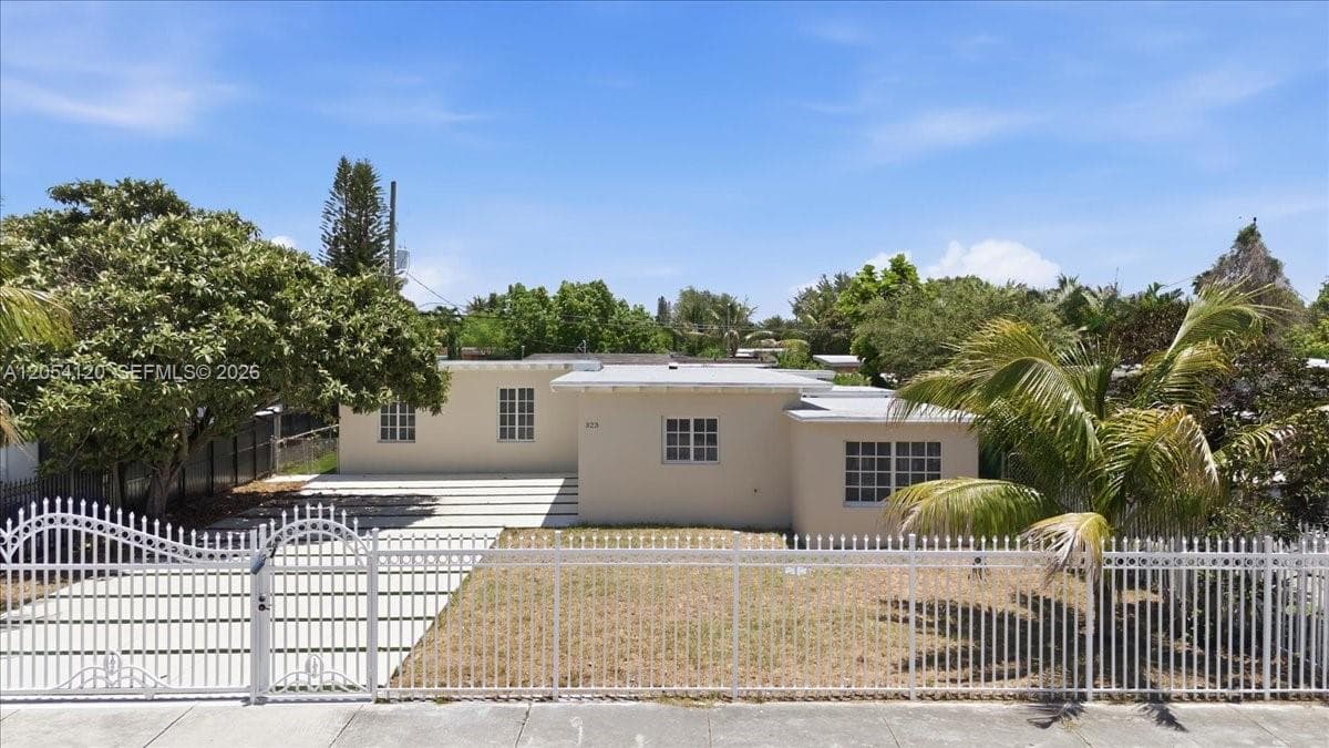 323 NW 104th Ter, Miami FL 33150 photo 4