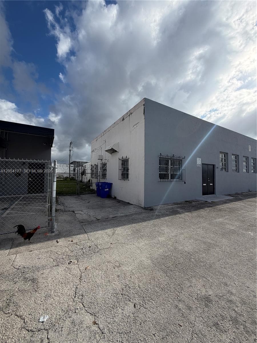 211 W 22nd St, Hialeah FL 33010 photo 2