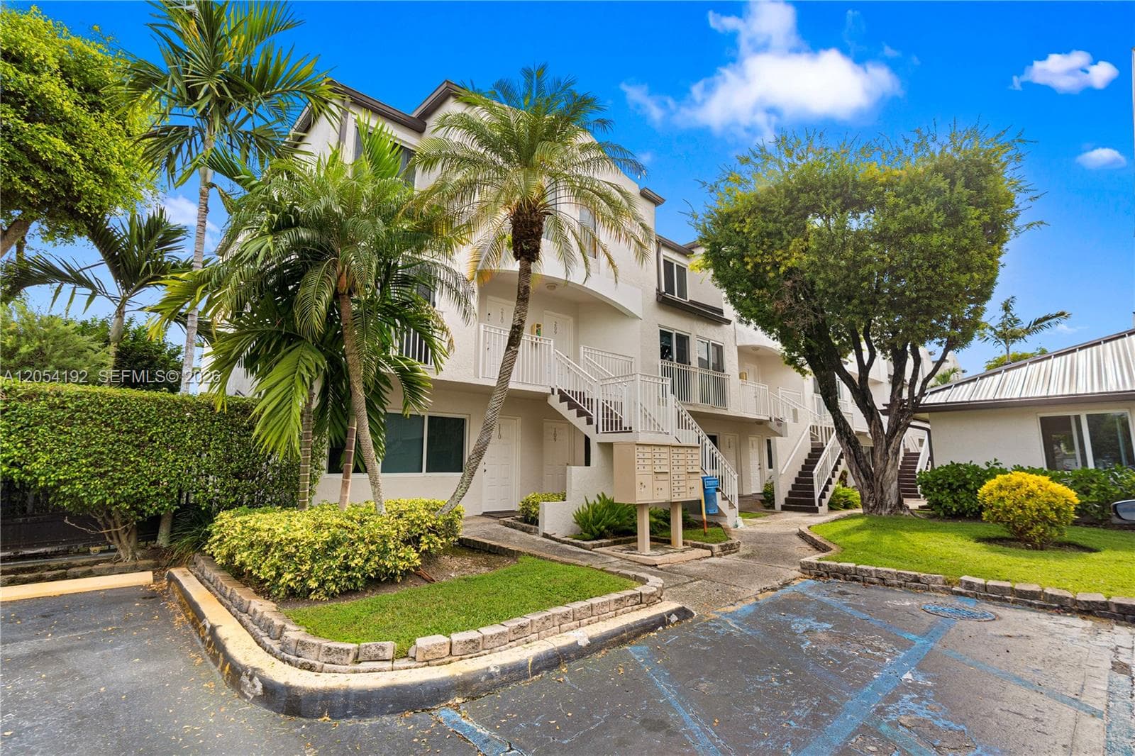 8585 NW 6th Ln # 208, Miami FL 33126