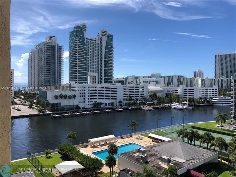 600 Parkview Dr # 818, Hallandale Beach FL 33009 photo 3