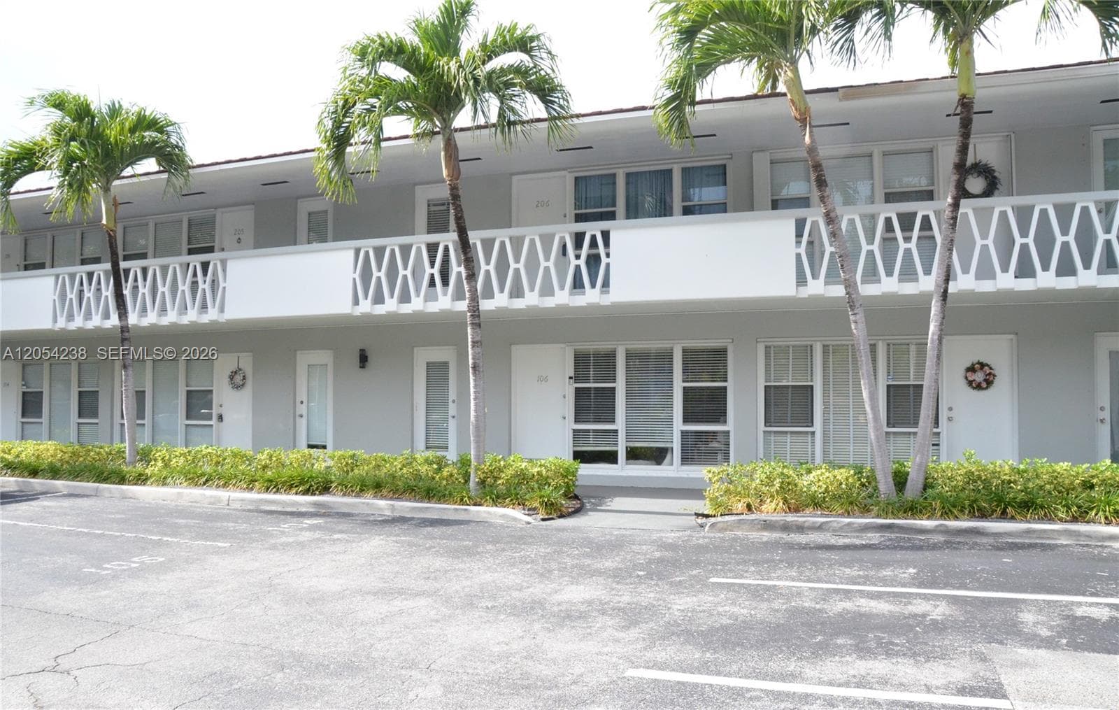 35 Edgewater Dr # 104, Coral Gables FL 33133 photo 3