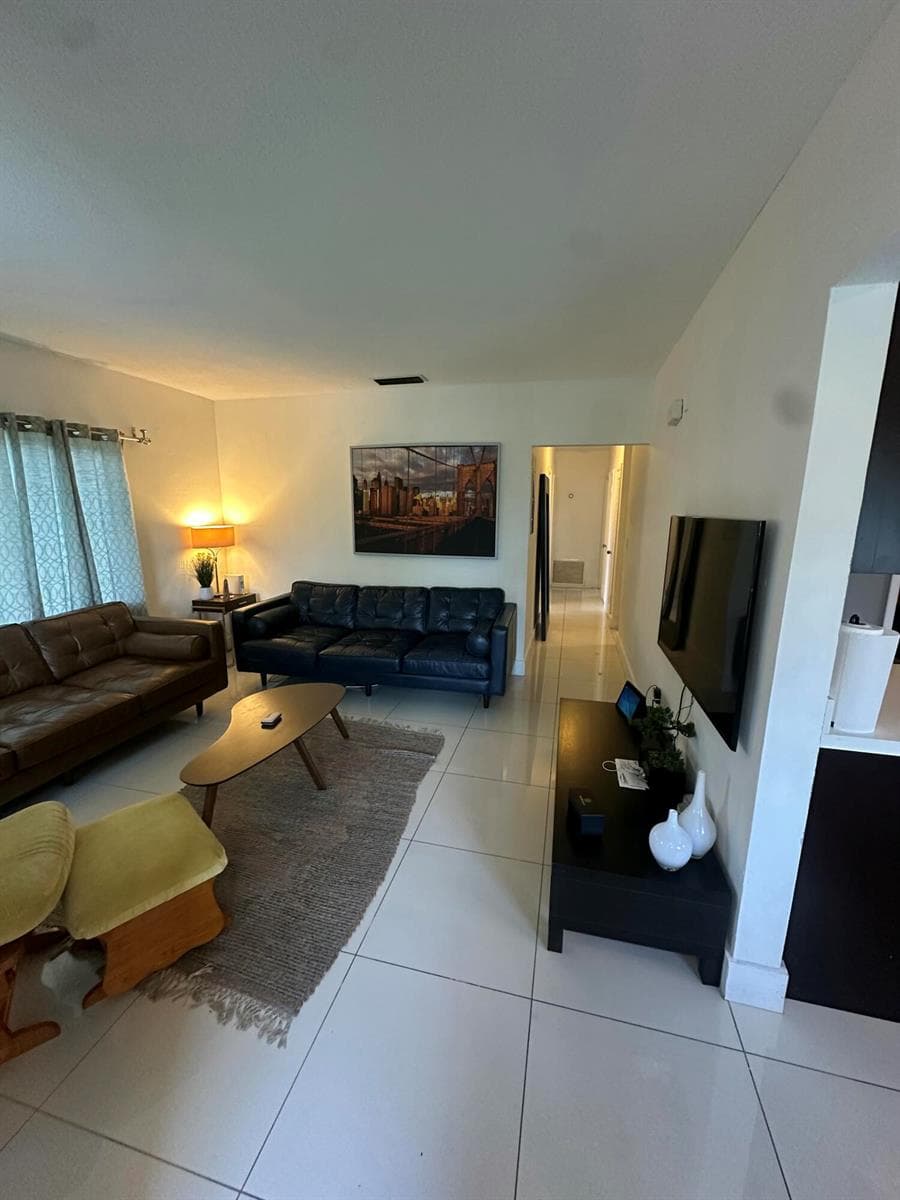 11150 Peachtree Drive, Miami FL 33161 photo 5