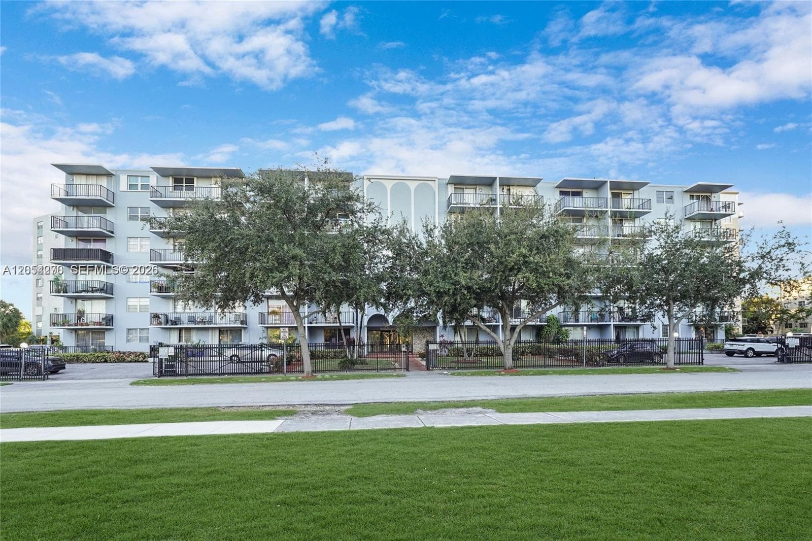 12500 NE 15th Ave # 402, North Miami FL 33161 photo 2