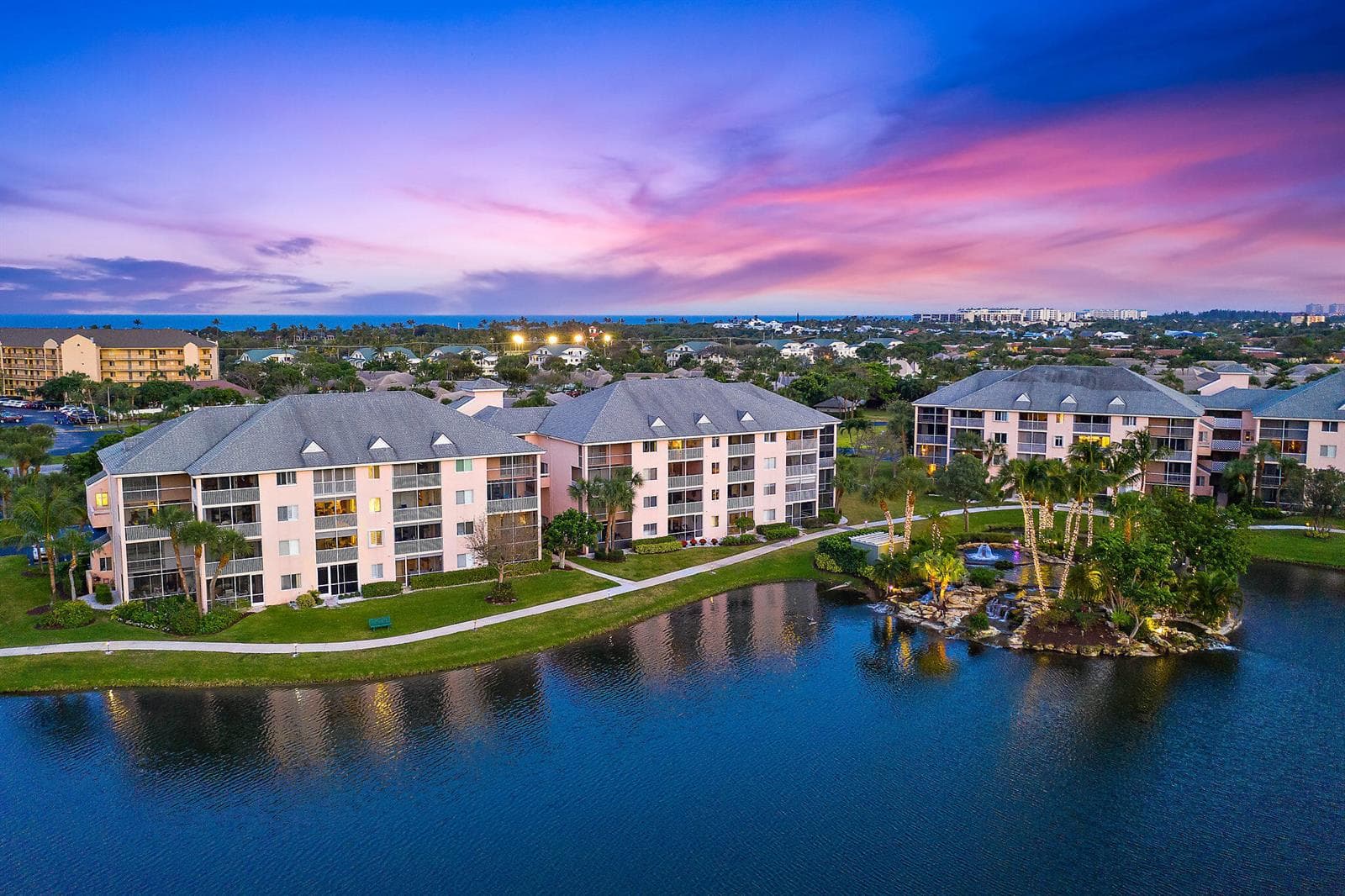 353 S US Hwy 1 # f208, Jupiter FL 33477