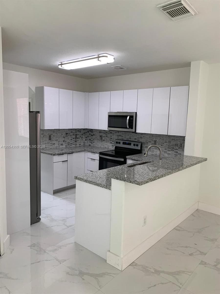 14020 SW 152nd Ter, Miami, FL 33177 photo 3