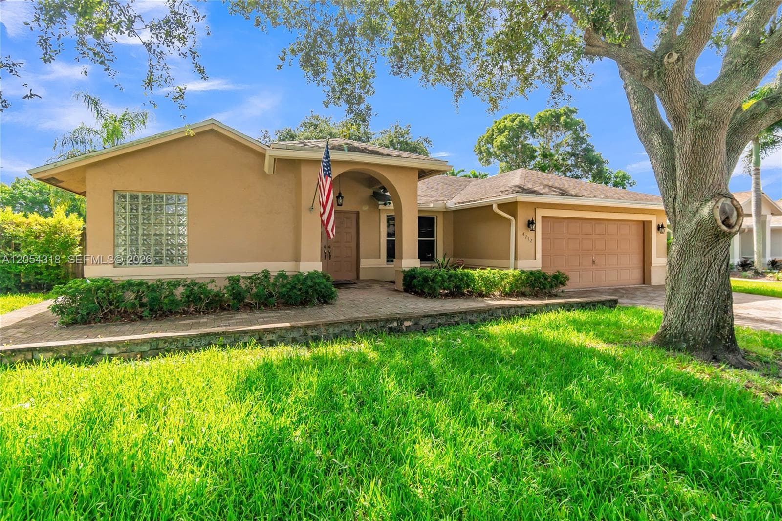 4252 SW 78th Dr, Davie FL 33328 photo 2