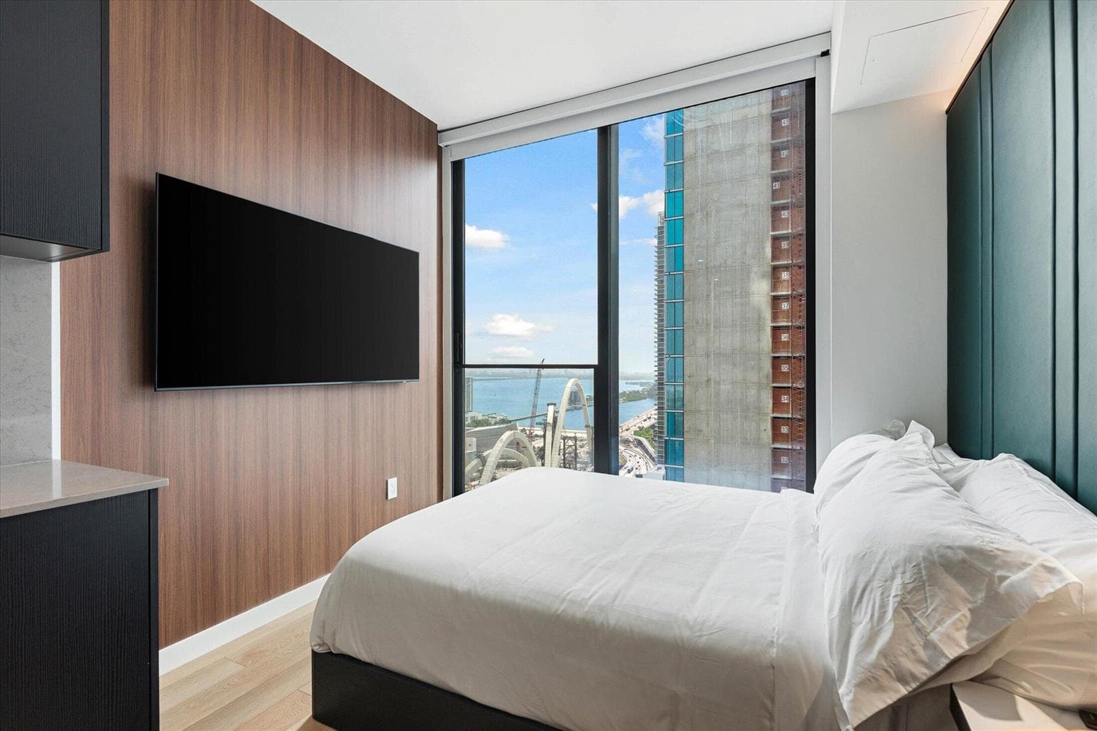 20 NE 11th Street # EXPH06A, Miami FL 33132 photo 2