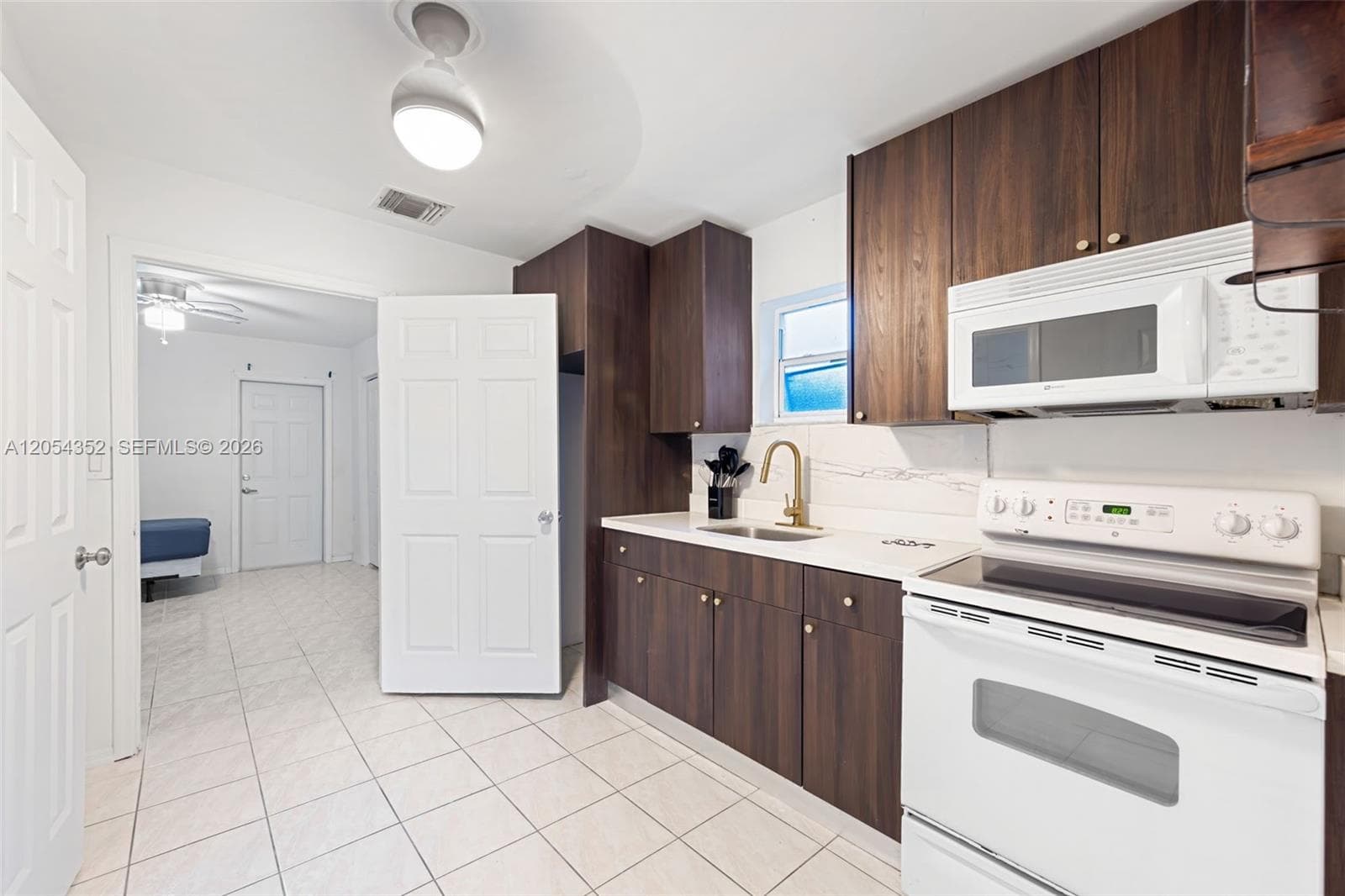 23 SW 8th St, Hallandale Beach FL 33009 photo 5