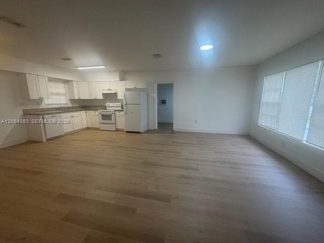 374 NE 171 Street, North Miami Beach FL 33162 photo 2