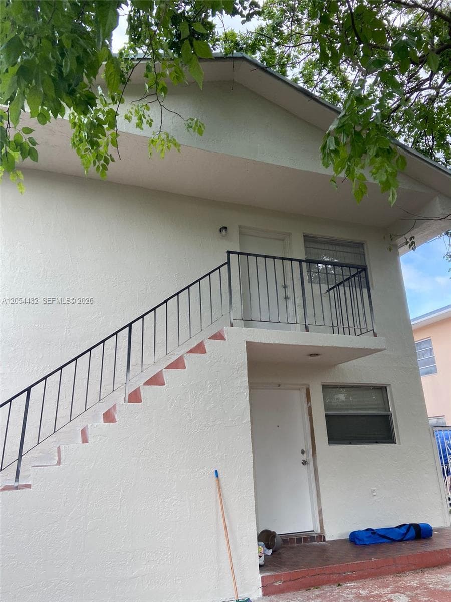 642 E 2nd Ave # B, Hialeah FL 33010 photo 2