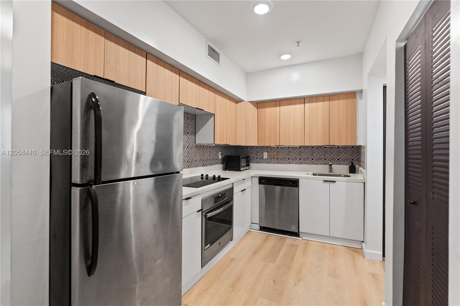 810 7th # 102, Miami Beach FL 33139