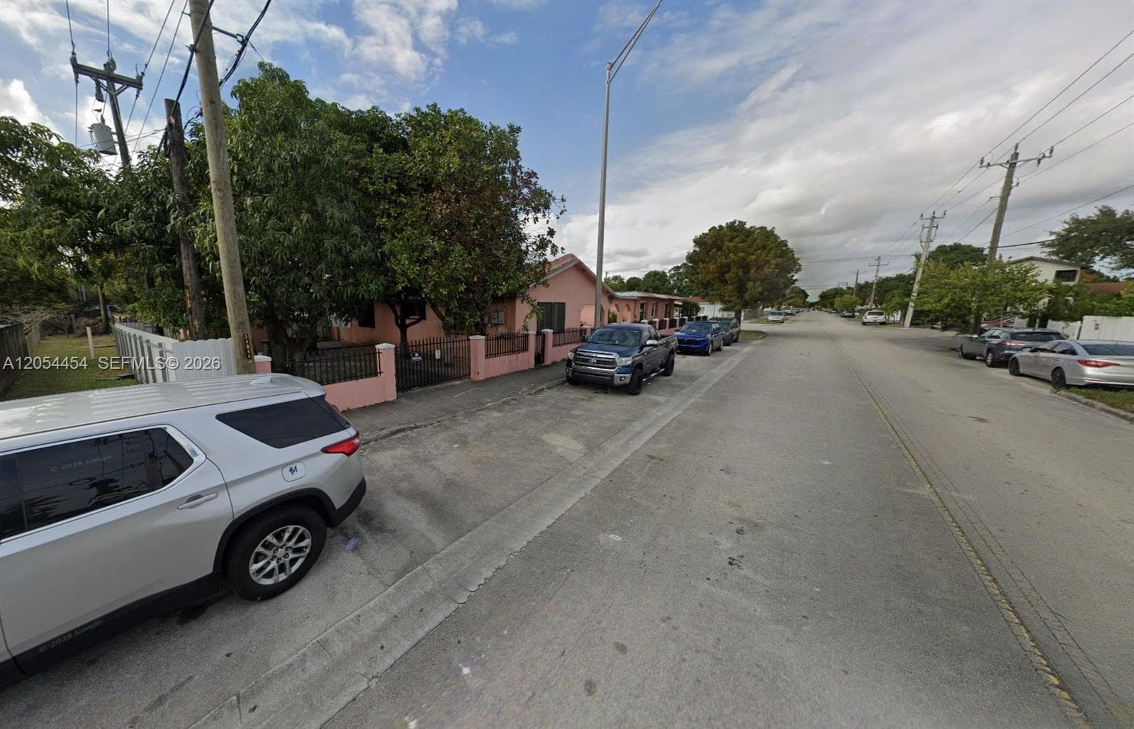 890 E 28th St, Hialeah FL 33013 photo 2