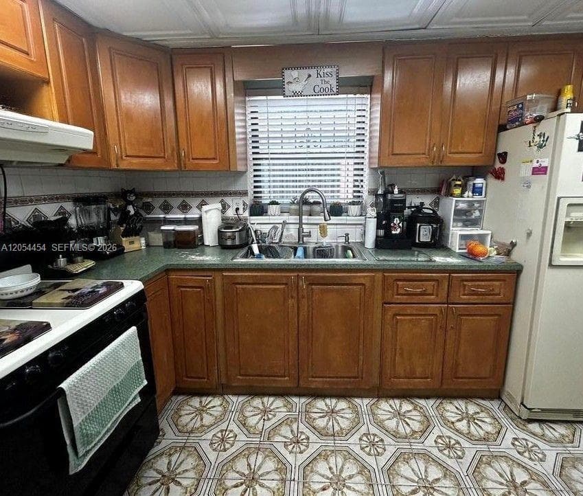 890 E 28th St, Hialeah FL 33013 photo 4