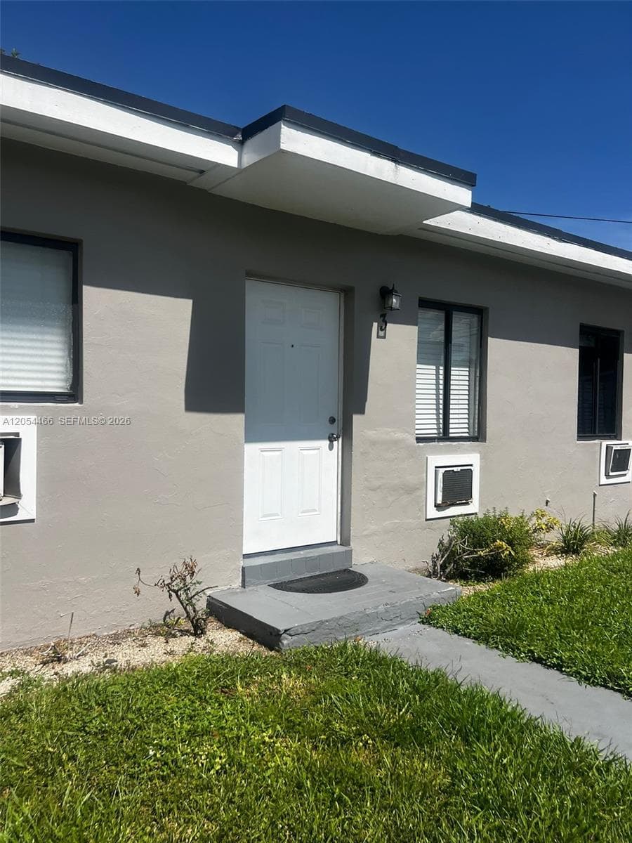 2081 NW 30th St # 3, Miami FL 33142 photo 2