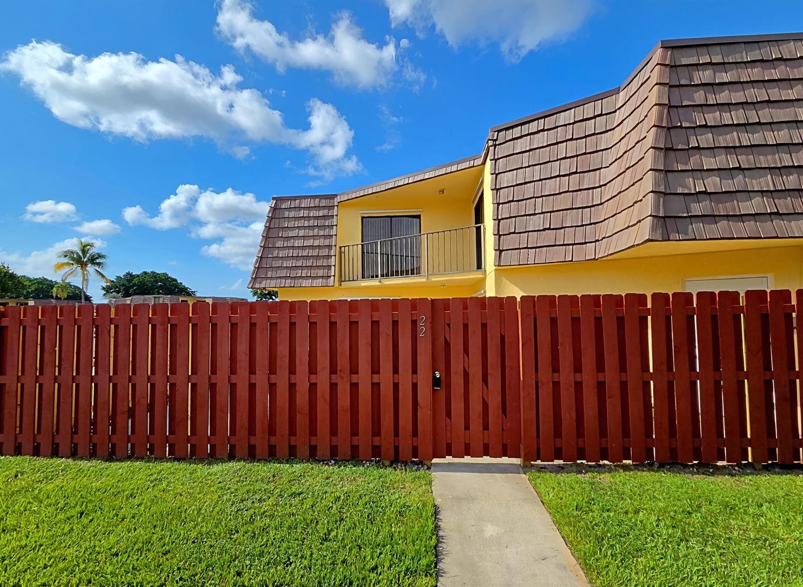 22 Springdale Circle, Palm Springs FL 33461 photo 2