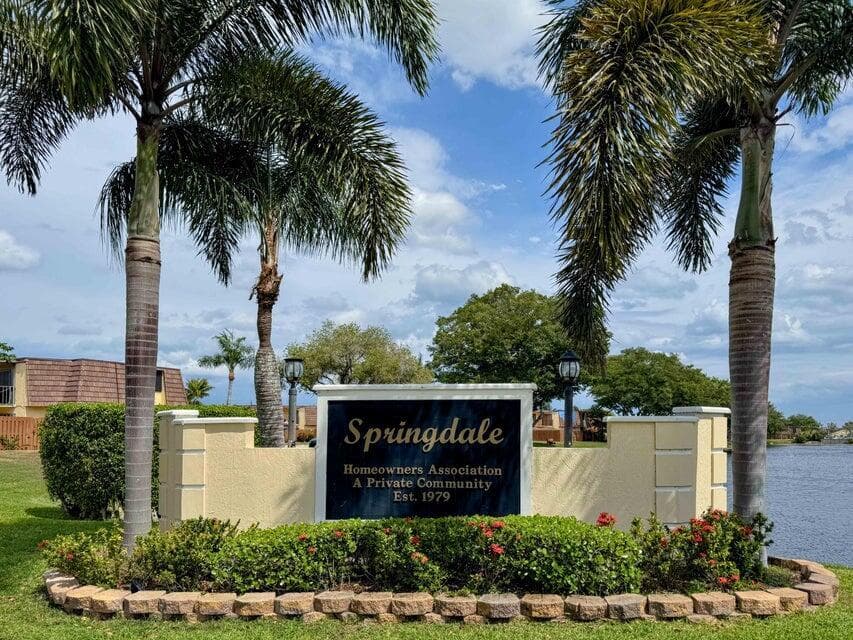 22 Springdale Circle, Palm Springs FL 33461 photo 4