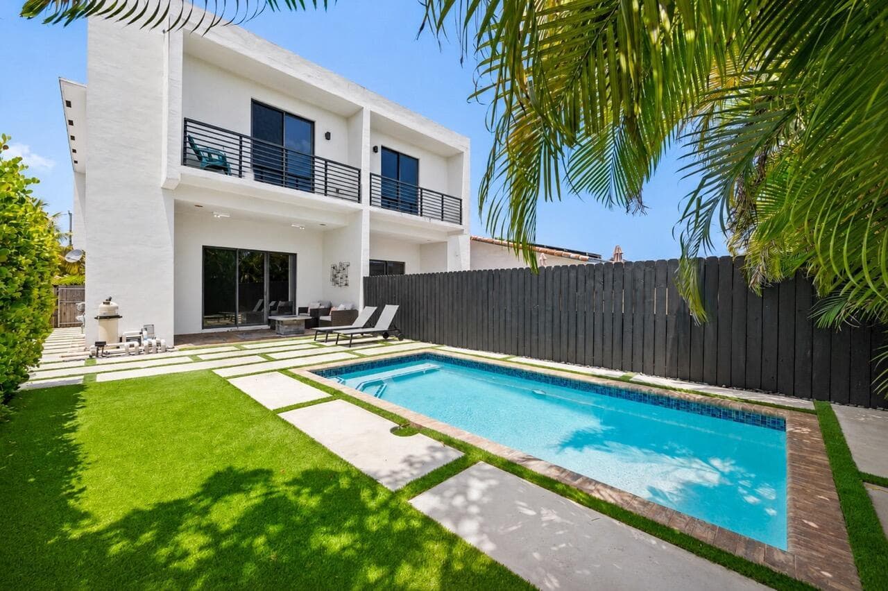 3090 SW 17th Street, Miami FL 33145 photo 2