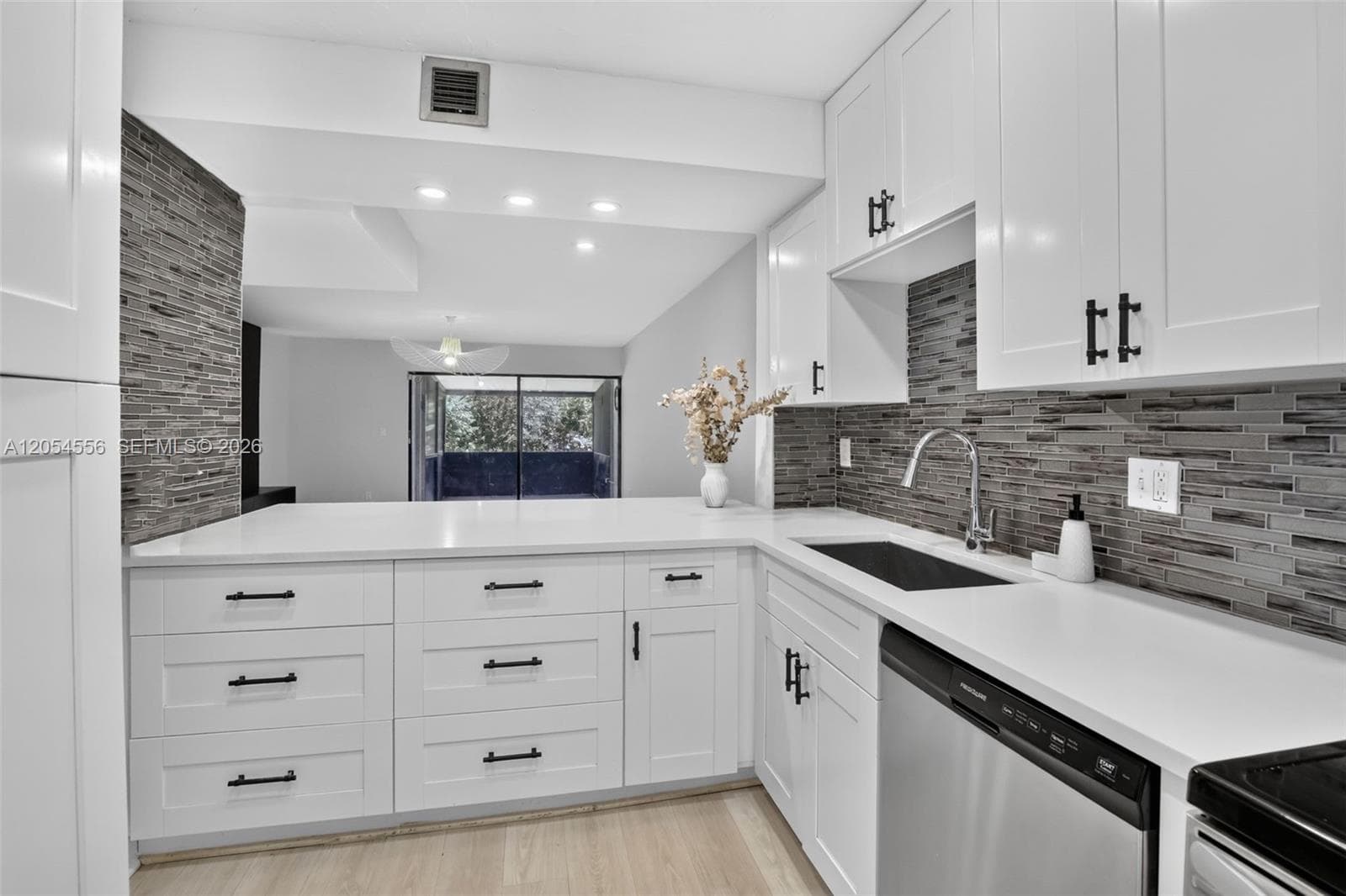 4070 Sierra Ter, Sunrise FL 33351 photo 5
