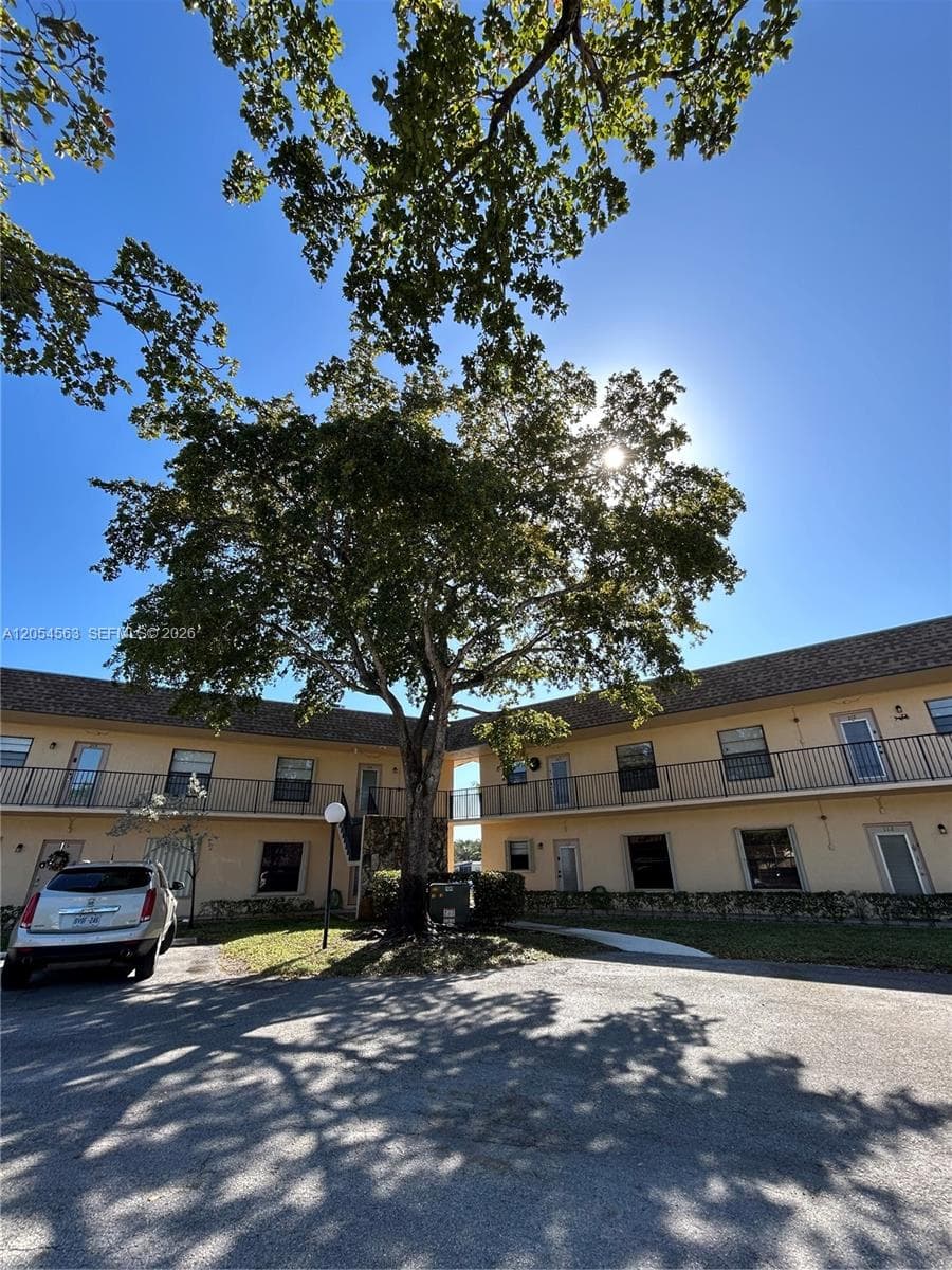 200 Berkley Rd # 213, Hollywood FL 33024 photo 4